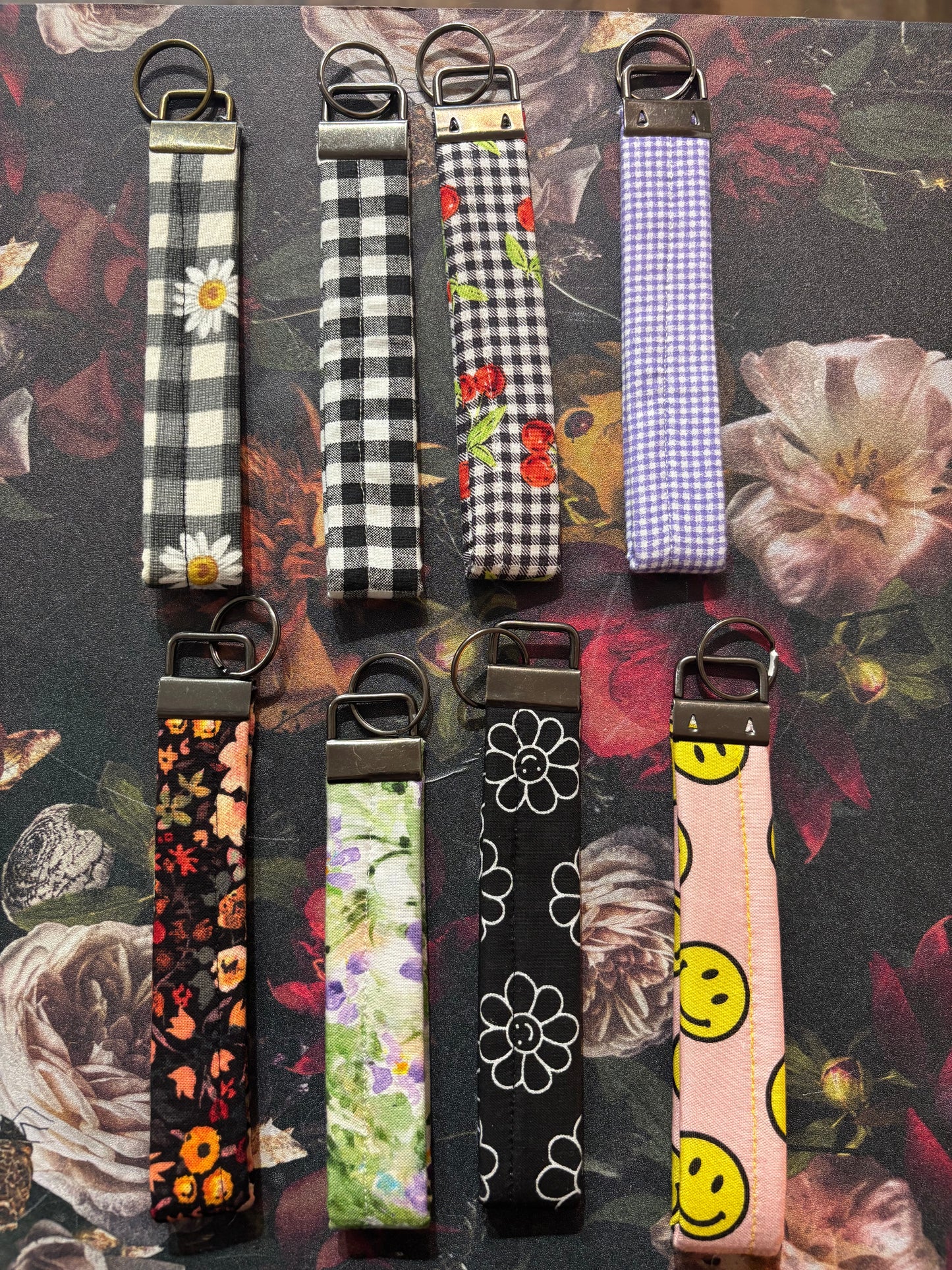 Poggi Kisses Wrist Keychains